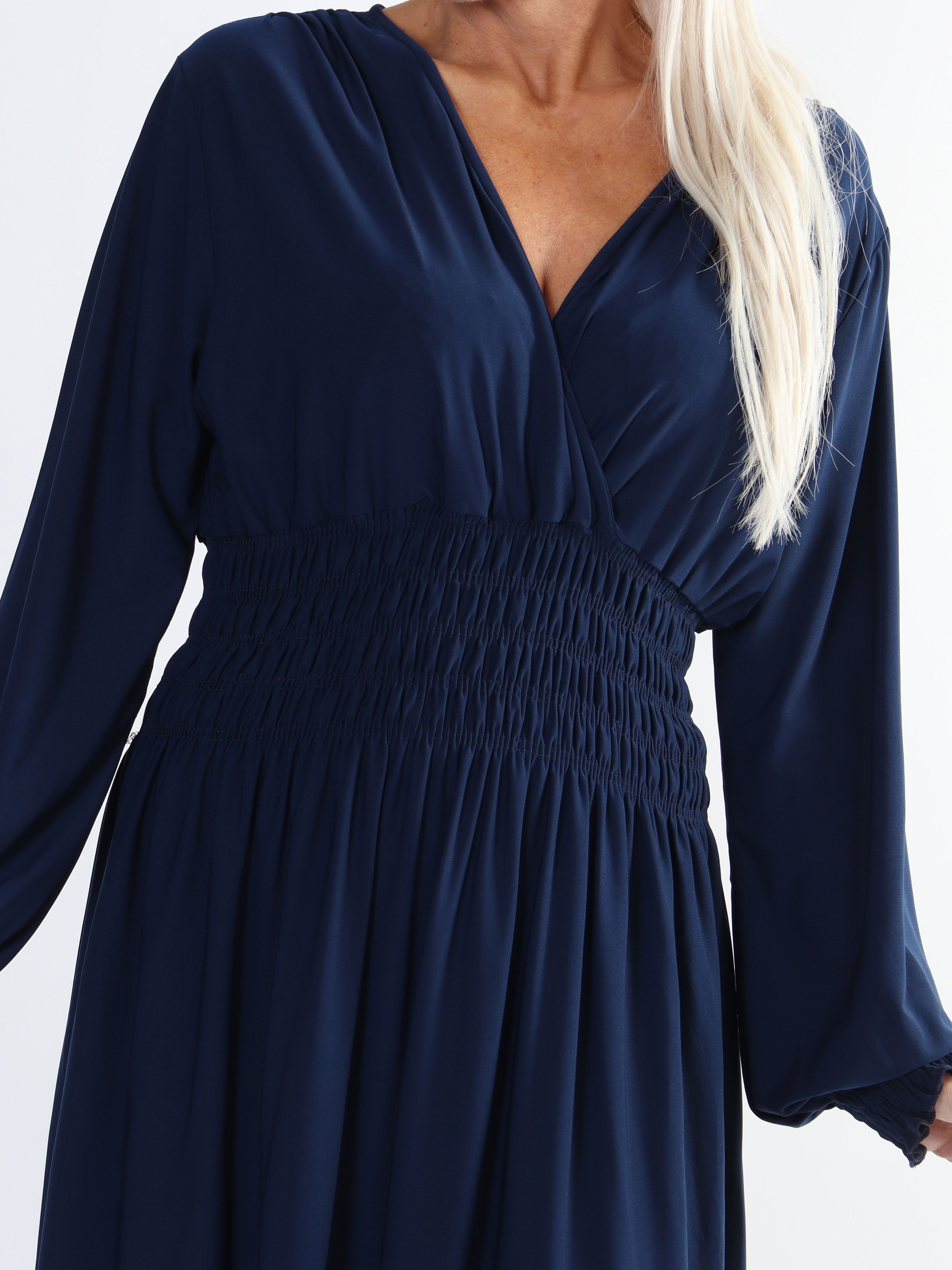 Pams Plain Midi L/S - Elastisk kjole i plus size med smock